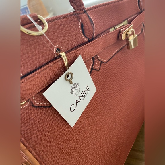 Amazing high quality pet carrier designer and luxury look. Gorgeous Cognac brown - Picture 11 of 17